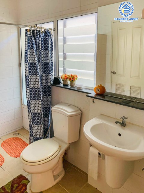 บ้านแฝดมือสอง ม.เพอร์เฟคพาร์ค วัดพระนอน  เนื้อที่กว่า 35.70 ตร.ว.  ตกแต่งสวยพร้อมเข้าอยู่ คุณภาพแบรนด์ Property Perfect  ฟังก์ชันจัดเต็ม 3 ห้องนอน 2 ห้องน้ำ 1 ที่จอดรถ  ทำเลใกล้วงแหวนกาญจนาฯ , Central Westgate และรถไฟฟ้าสายสีม่วง " สถานีตลาดบางใหญ่ "